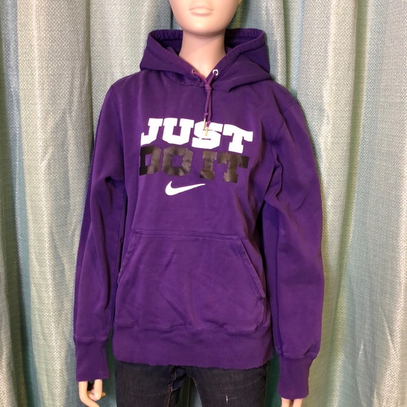 Nike Tops - Nike sweatshirt